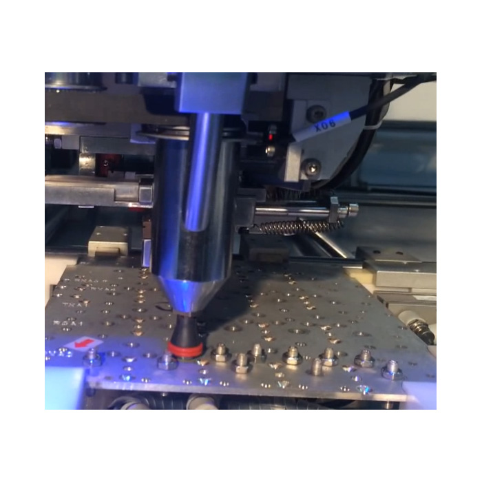 Screw locking machine